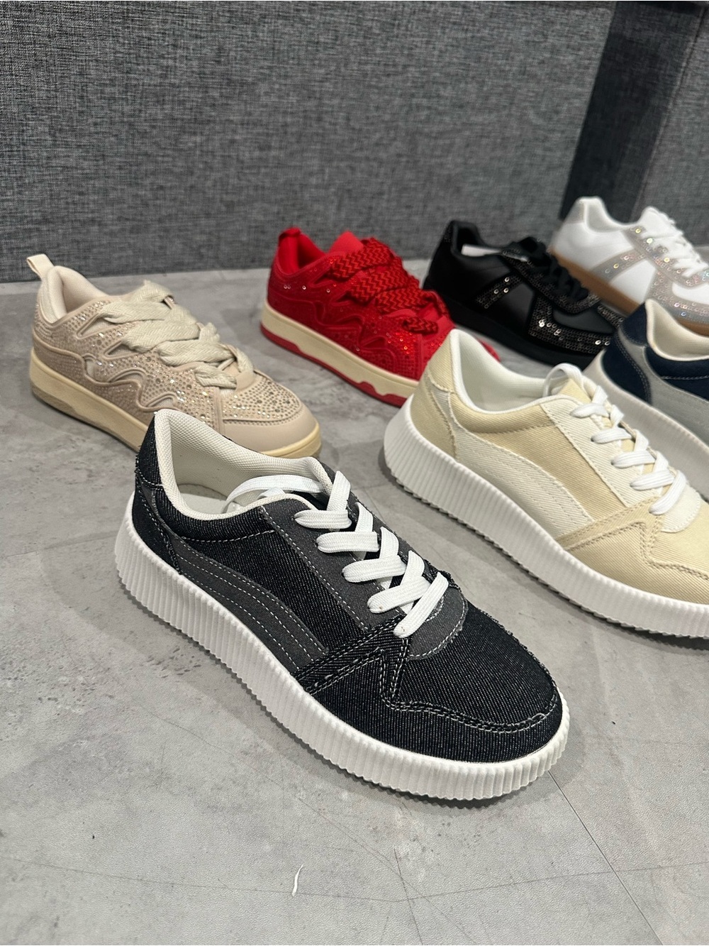 Womens Bundle Casual Sneakers - Stylish Everyday Comfort - Picture 2 of 7